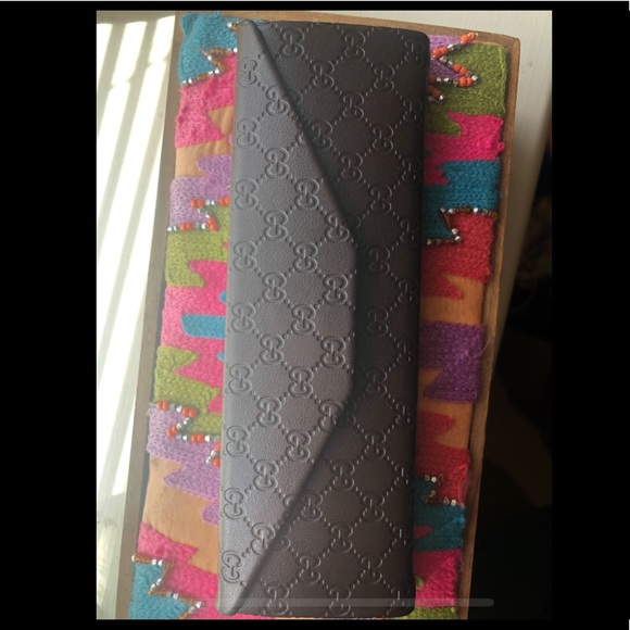 Gucci Accessories - Gucci glasses case 👓